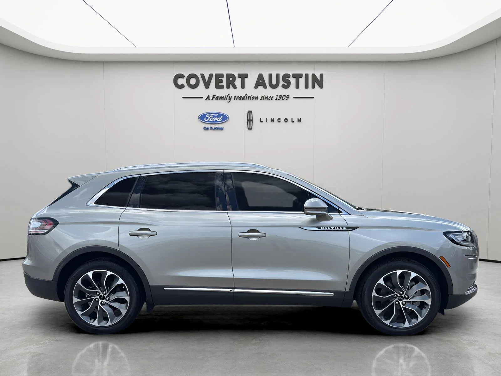 Used 2023 Beige Lincoln Reserve image 6