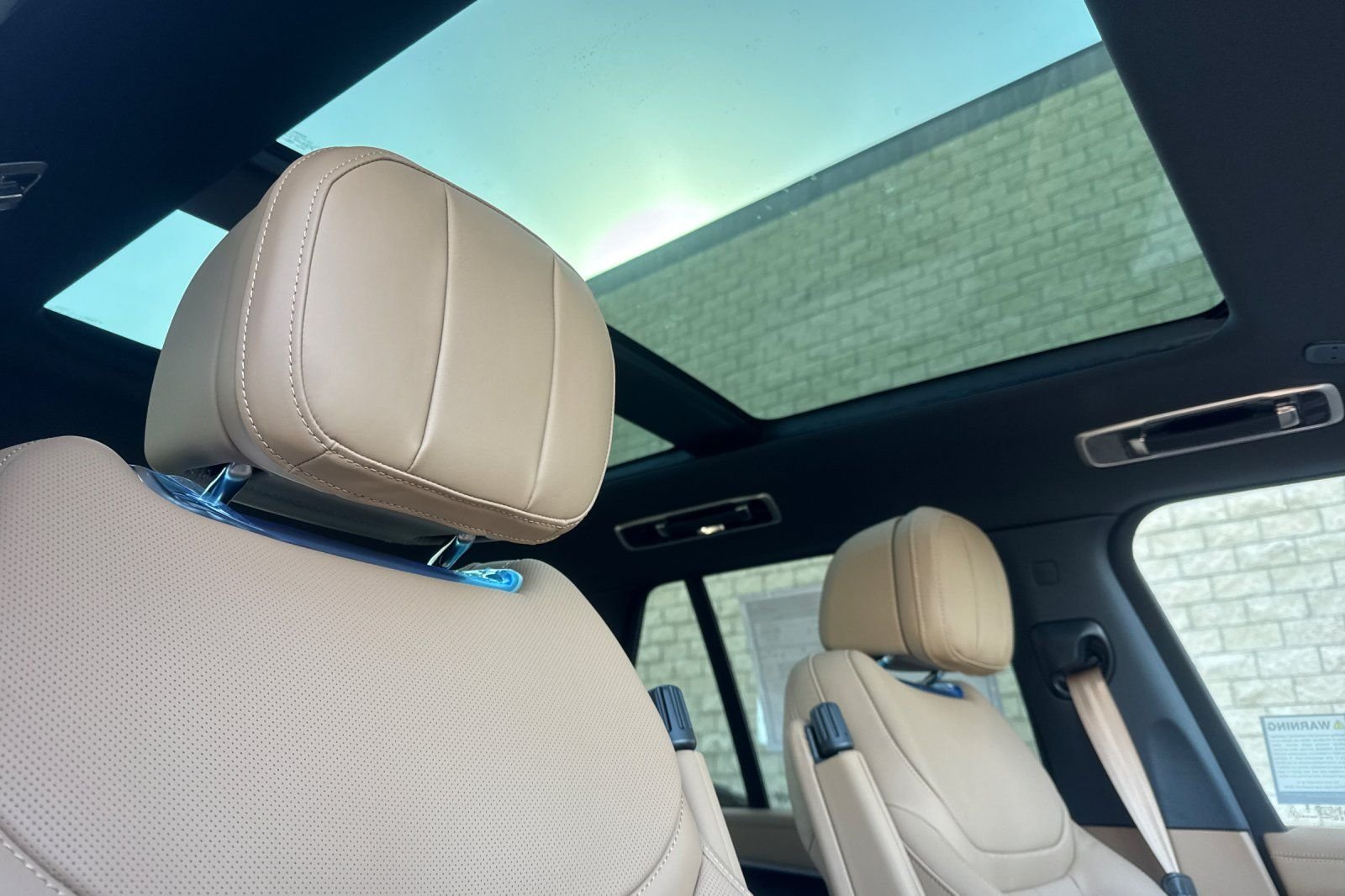 New 2026 Belgravia Green Land Rover SE image 18