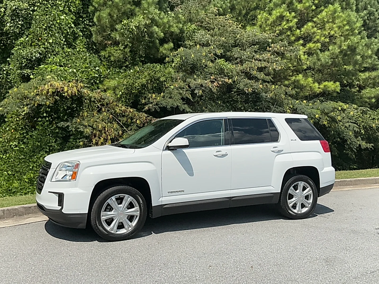 Used 2017 Summit White GMC SLE-1 image 4