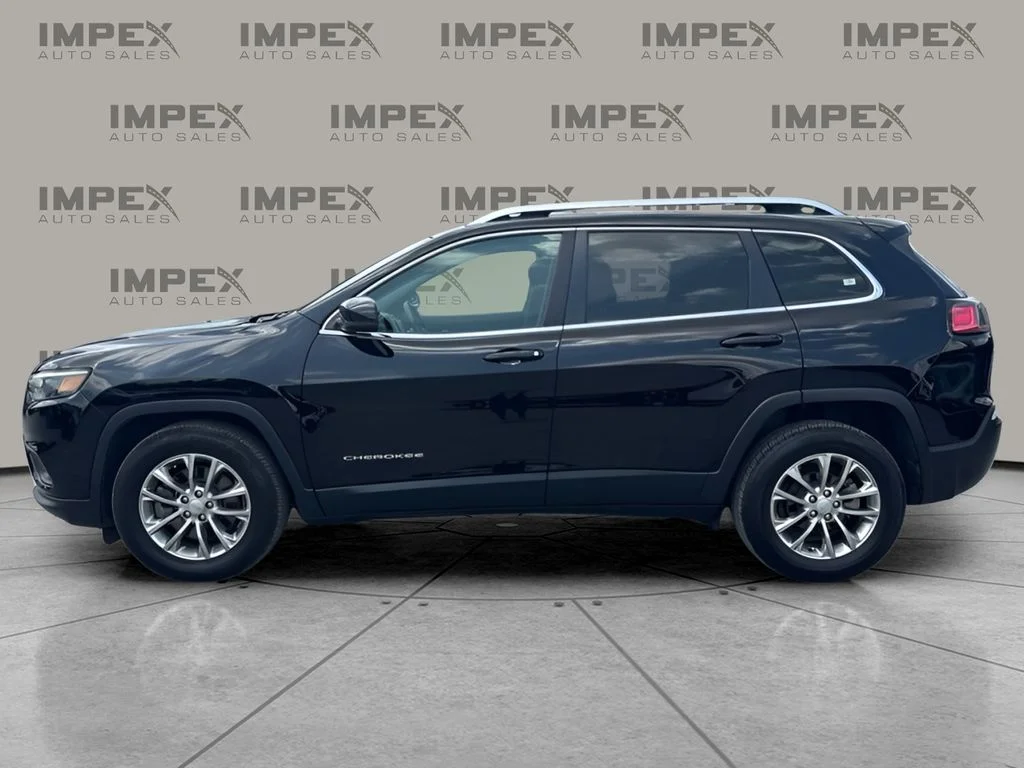 Used 2021 Black Jeep Latitude Plus image 2