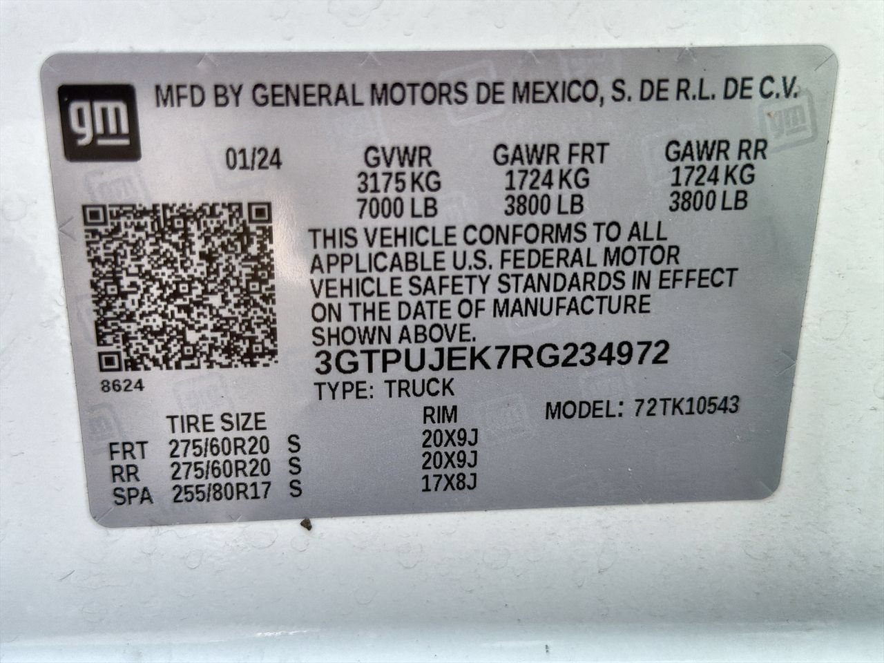 Used 2024 Summit White GMC Elevation image 29
