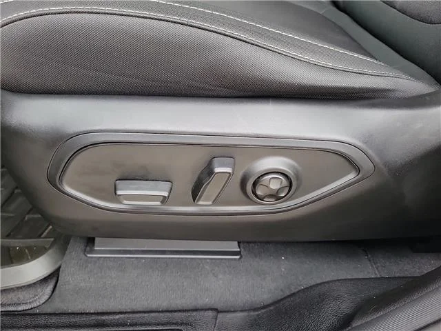Used 2025 White. Jeep Laredo 4x2 image 13
