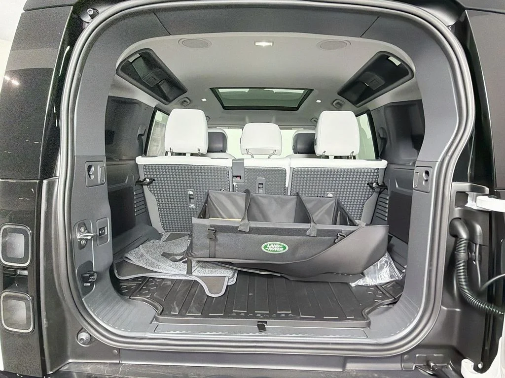 2026 Land Rover Defender X-Dynamic SE - Photo 28