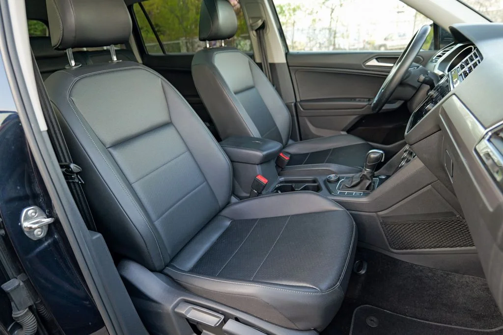 Used 2019 Platinum Gray Metallic Volkswagen 2.0T SE image 35