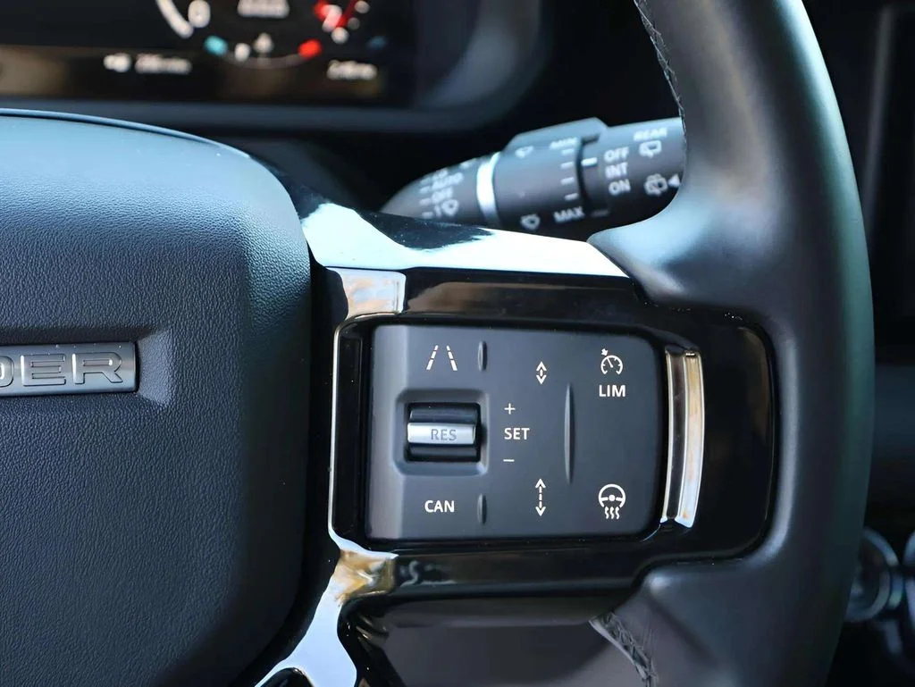 2024 Land Rover Defender X-Dynamic SE - Photo 20