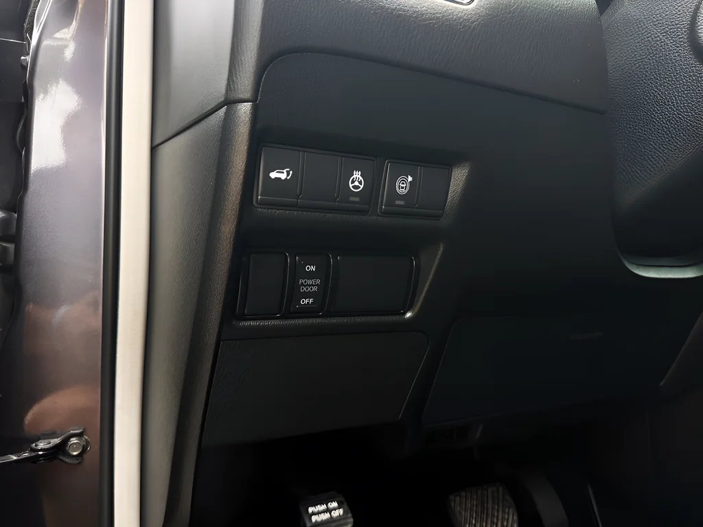 Used 2022 Gray INFINITI LUXE image 16