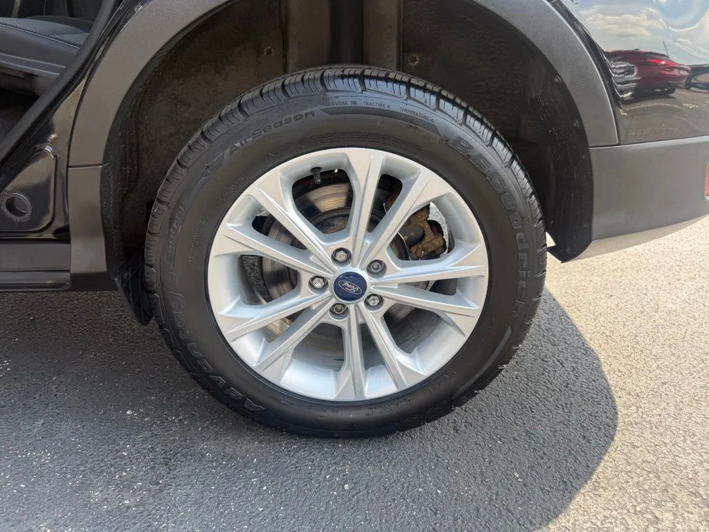 Used 2018 Black Ford SE image 37