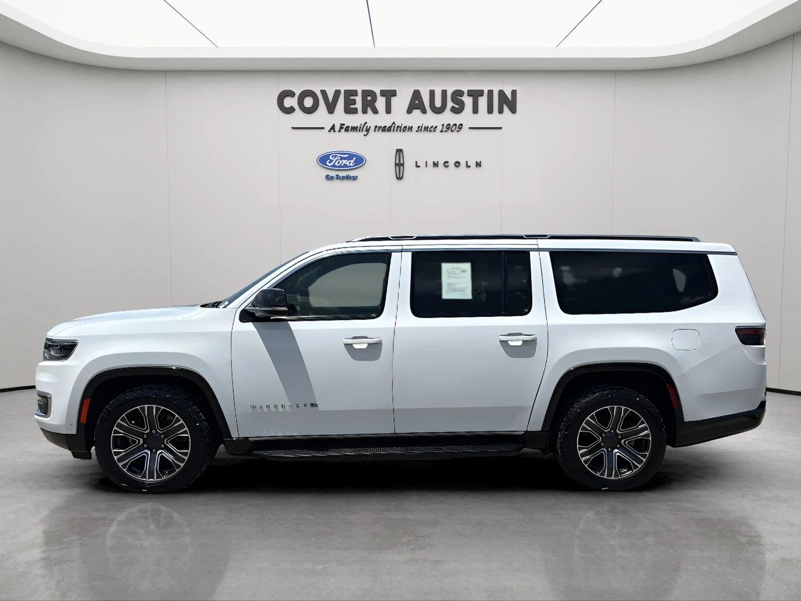 Used 2024 White Jeep Series II image 2