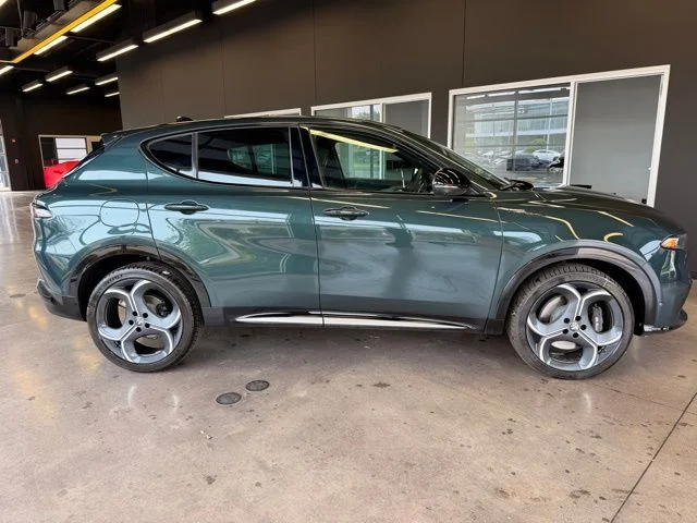 New 2026 Verde Monza (Green) Exterior Paint Alfa Romeo Sport Speciale image 6