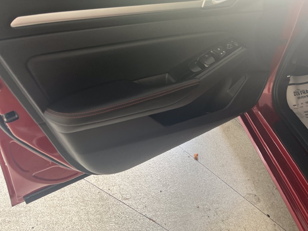 Used 2025 Red Nissan 2.5 SR image 11