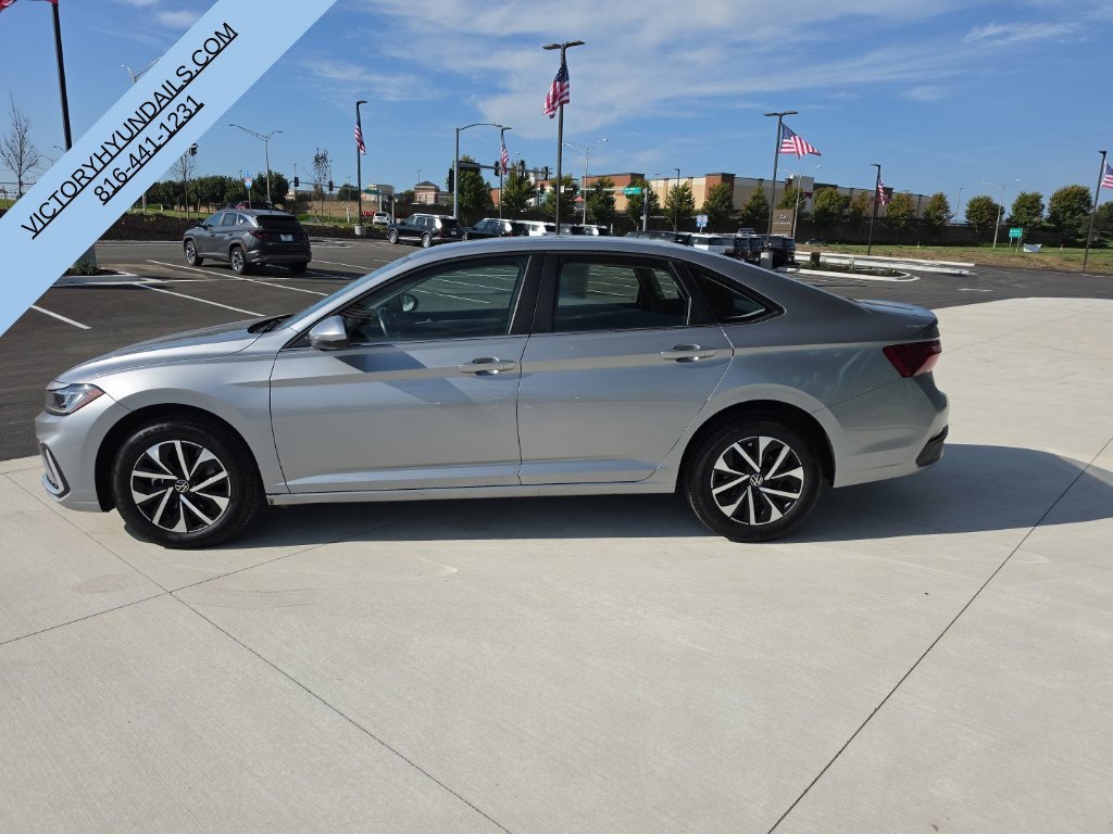 Used 2025  Volkswagen 1.5T S image 2