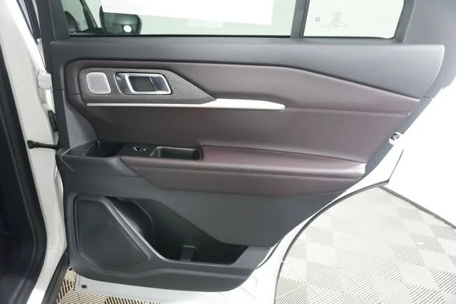 New 2027 Star White Metallic Tri-Coat Ford Platinum™ image 31