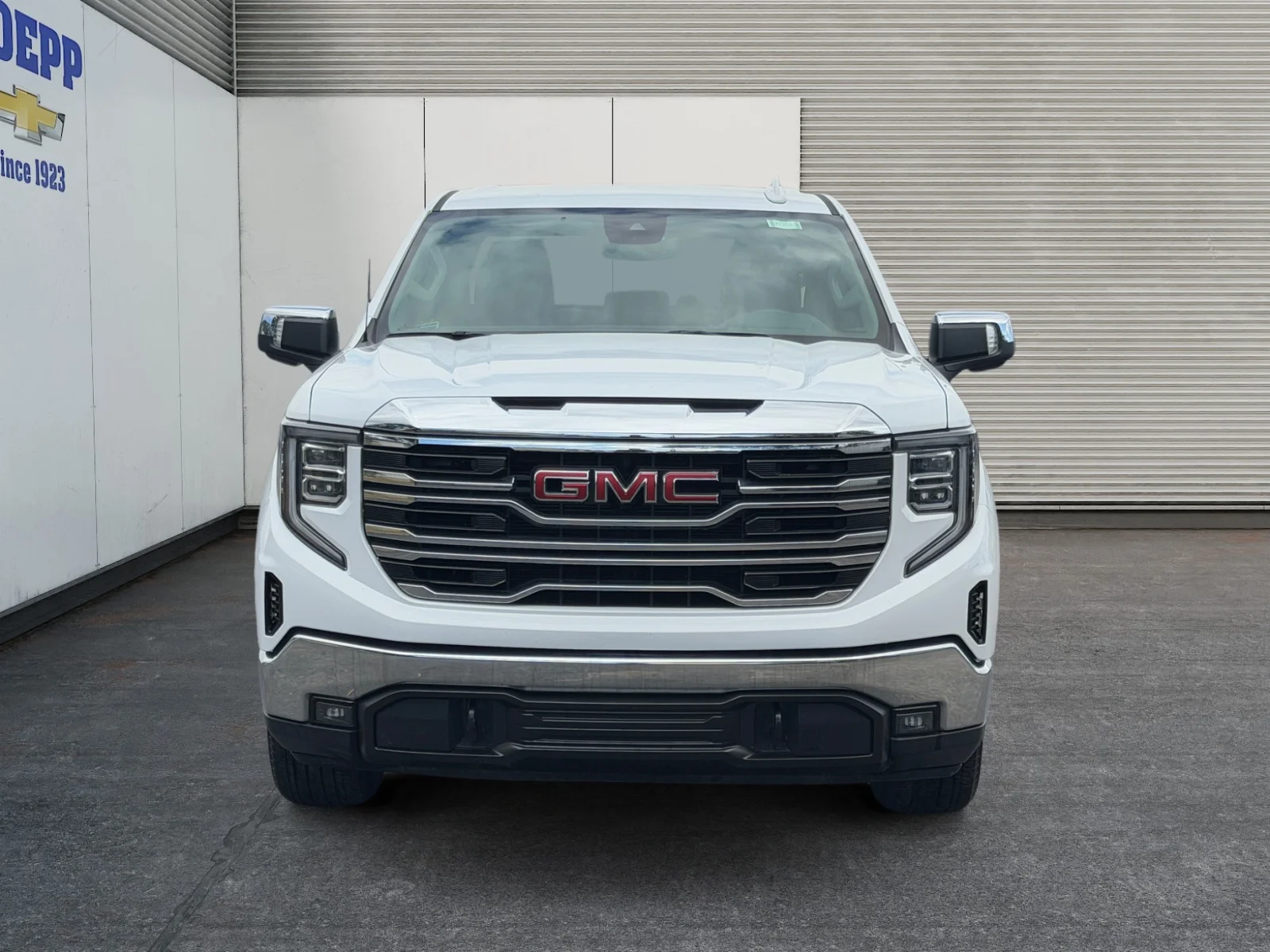 Used 2025 Summit White GMC SLT image 8