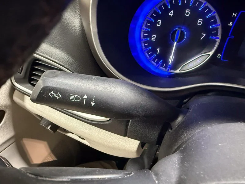 Used 2018 Gray Chrysler Touring L image 21