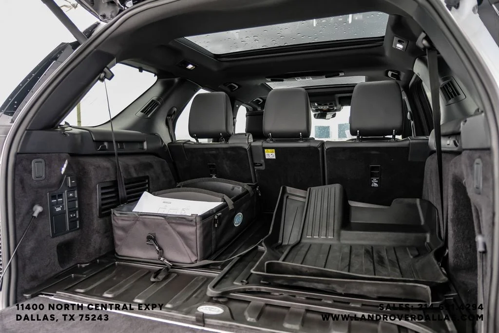 Used 2025 White Land Rover Dynamic SE image 49