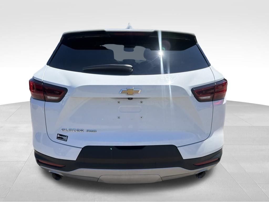 Used 2023 White Chevrolet LT image 4