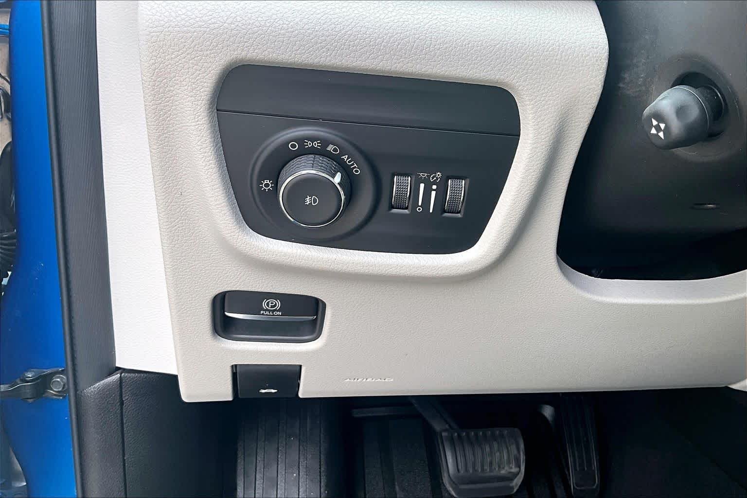 Used 2023 Hydro Blue Pearlcoat Jeep Overland image 32