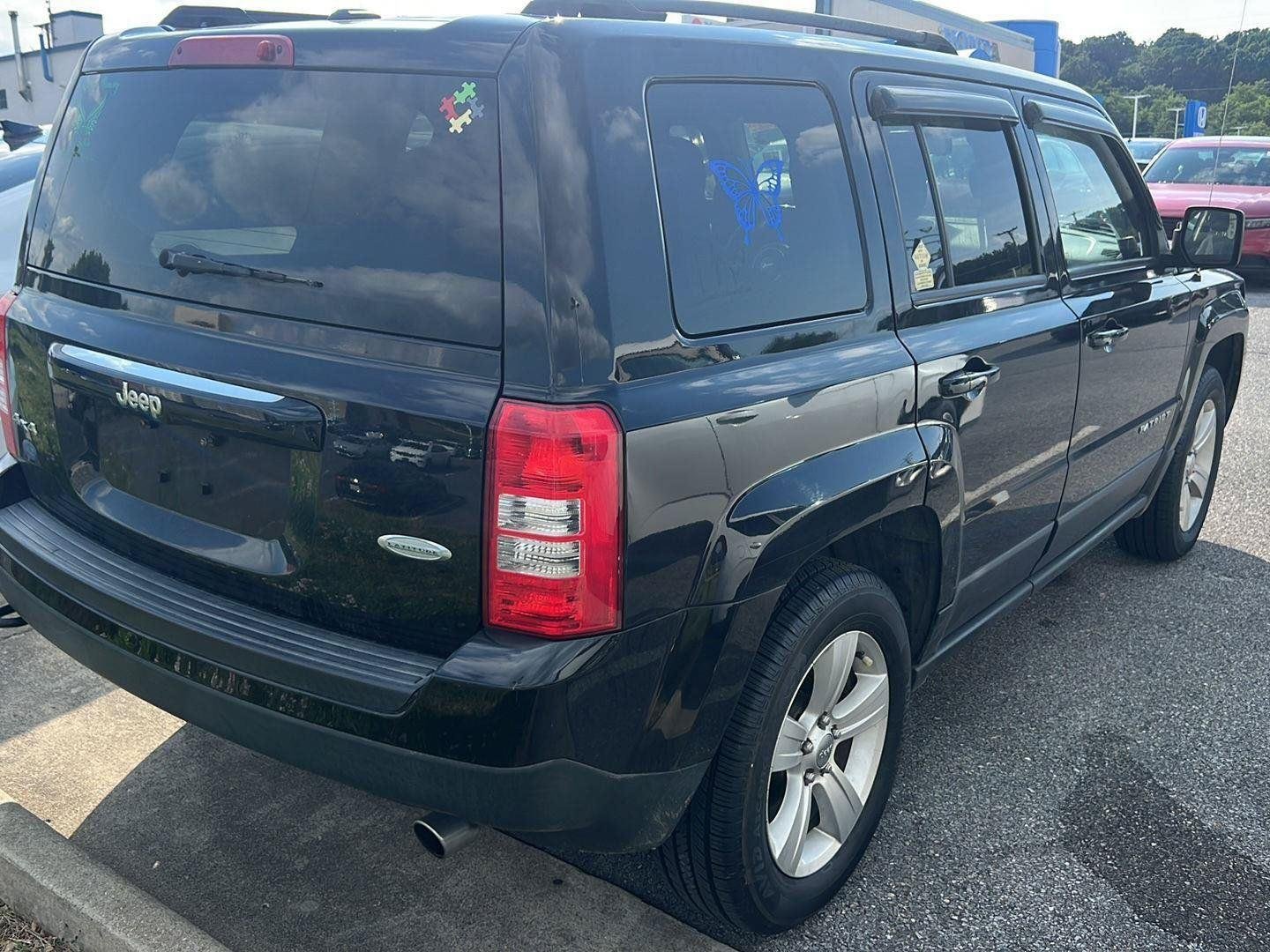 Used 2017 Black Clearcoat Jeep Latitude image 4