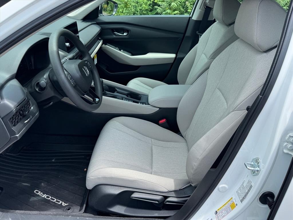 New 2026 Platinum White Pearl Honda LX image 5