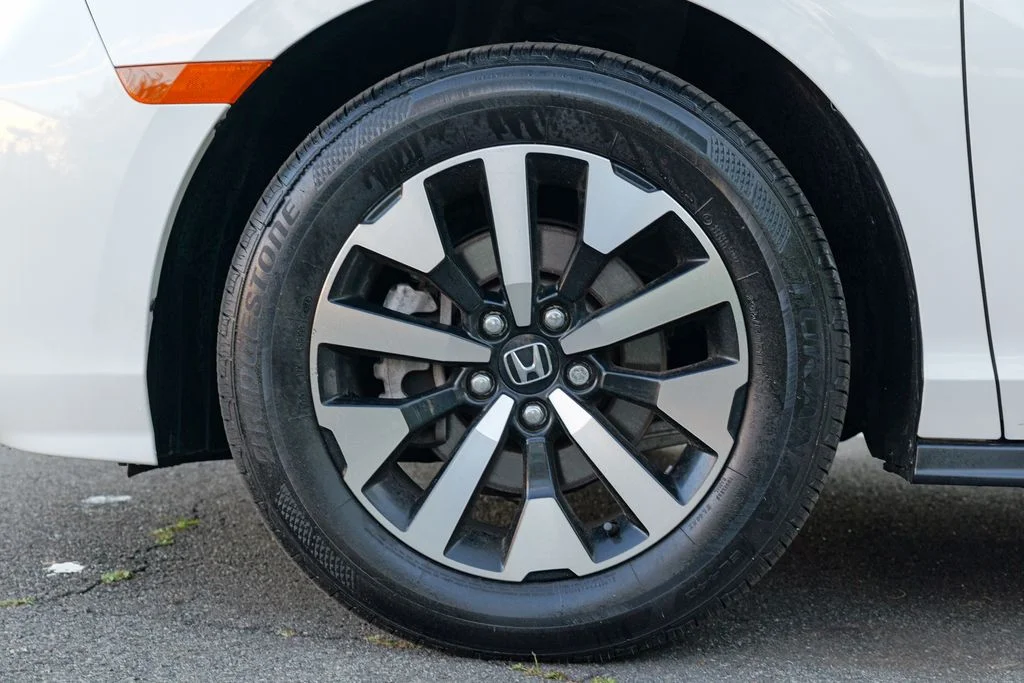 Used 2025 White Honda EX-L image 15