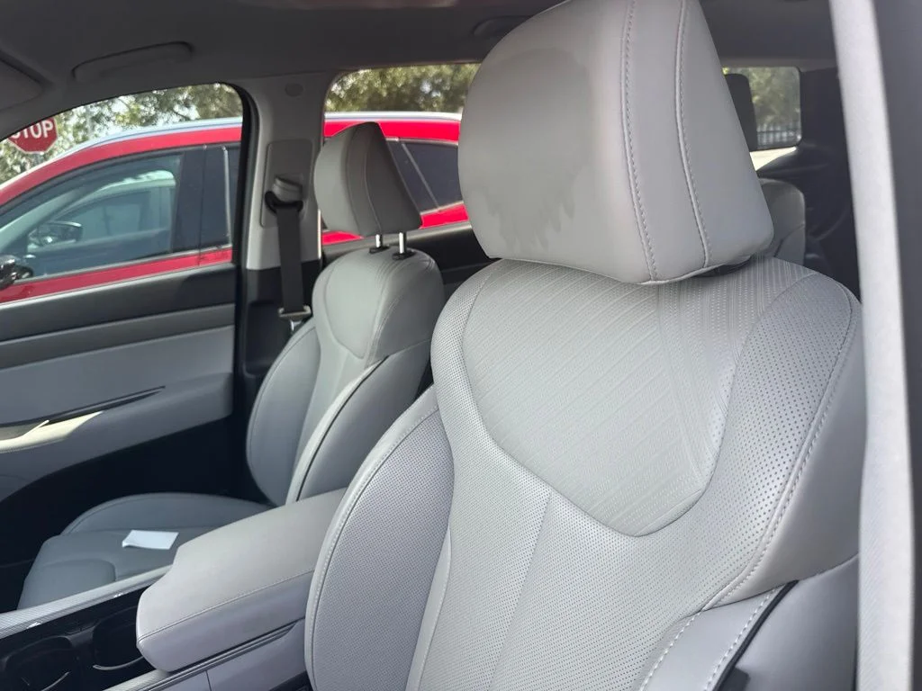 Used 2023 Black Hyundai SEL image 3