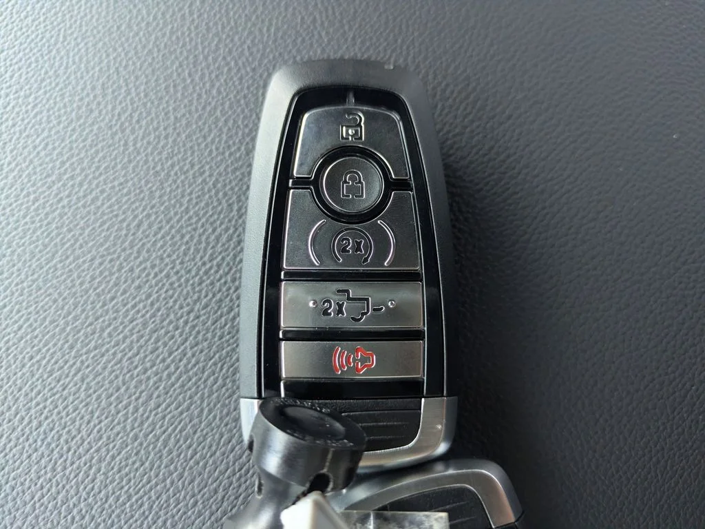 New 2026 Iconic Silver Metallic Ford Lariat image 34