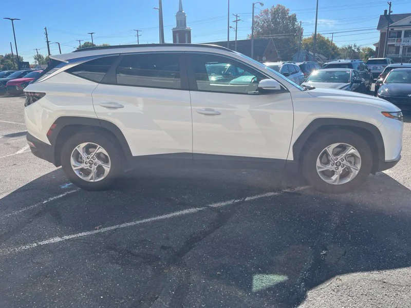 Used 2023 White Hyundai SEL image 4
