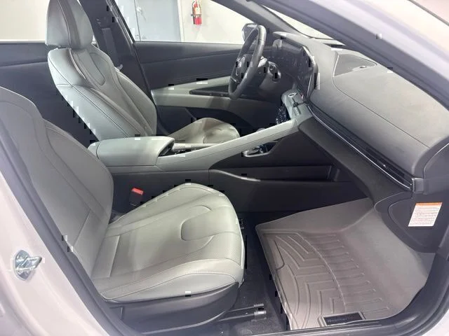 Used 2025 White Hyundai Limited image 27