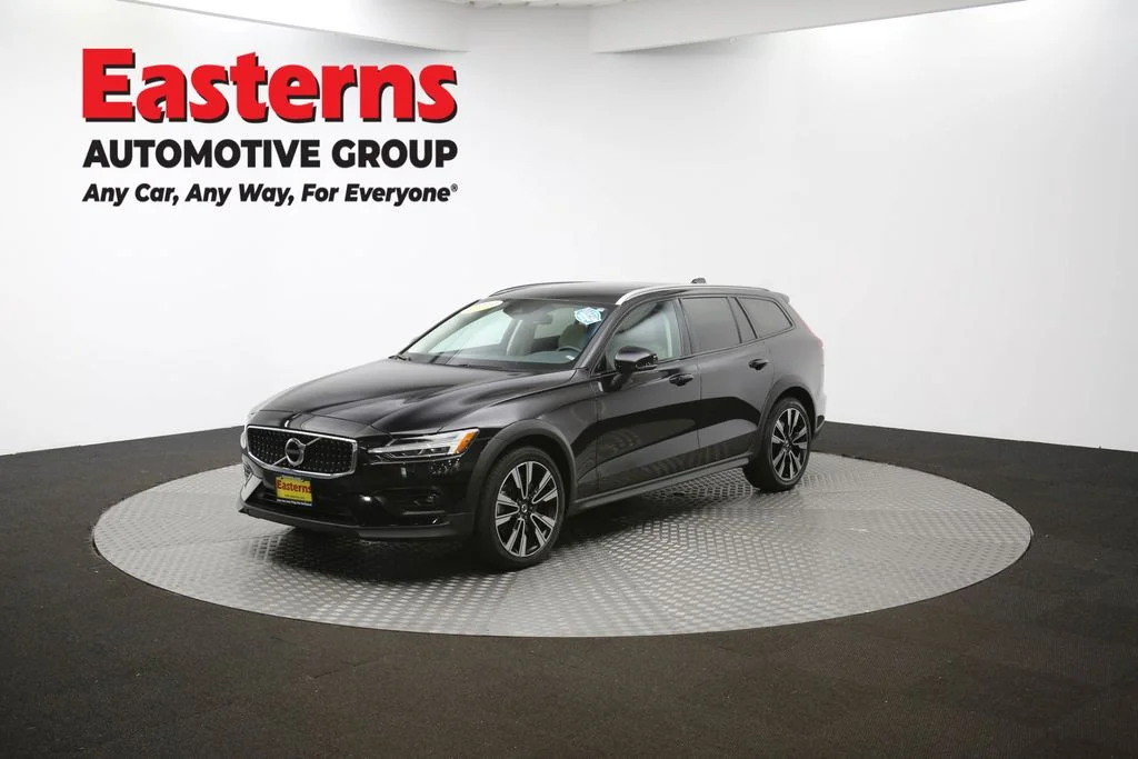 Used 2022 Black Volvo T5 image 53