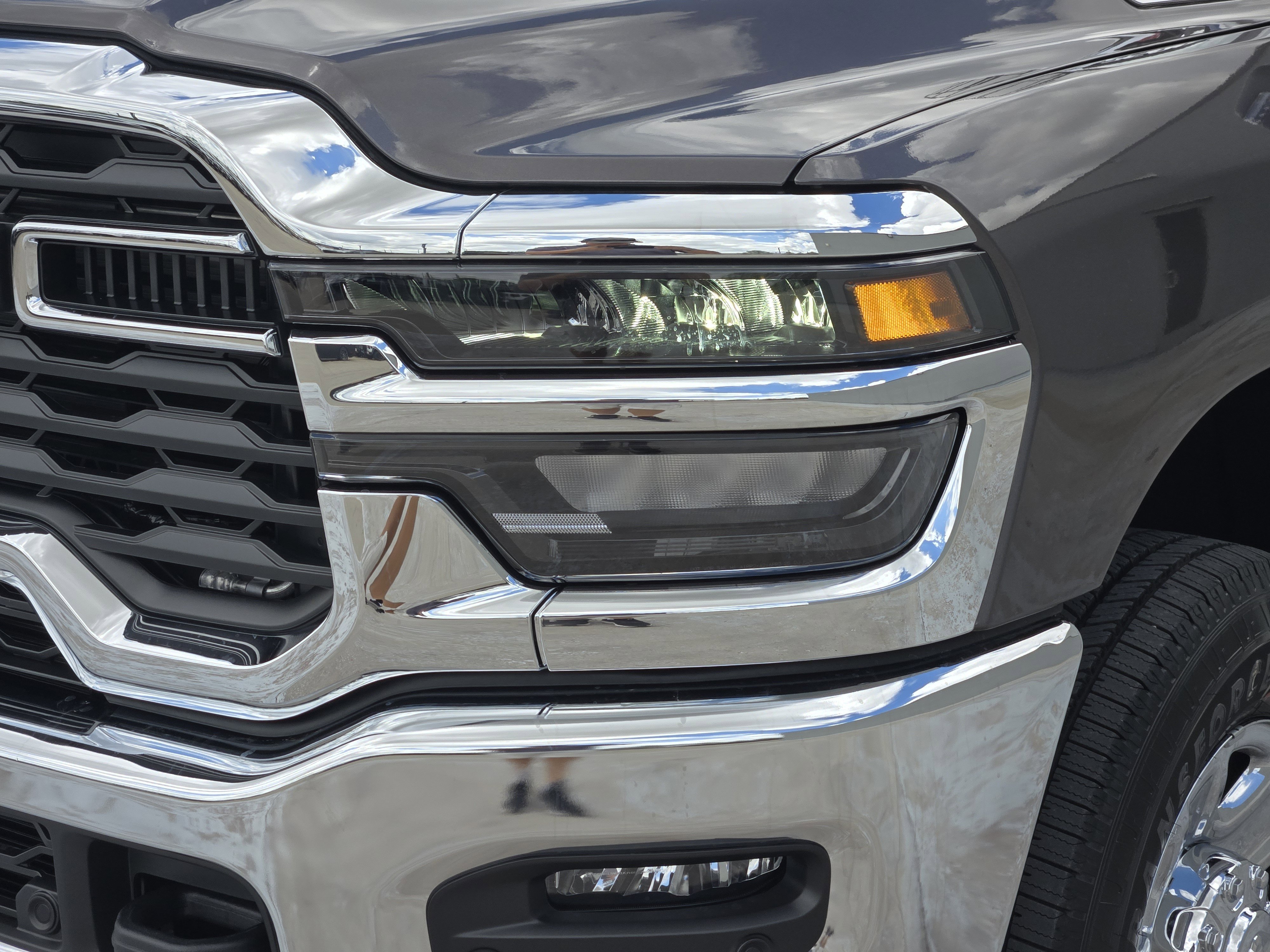 New 2026 Granite Crystal Metallic Clearcoat RAM Tradesman image 6