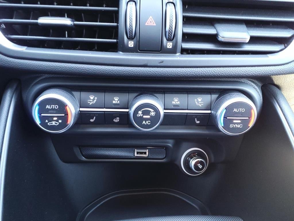2025 Alfa Romeo Giulia Base - Photo 9