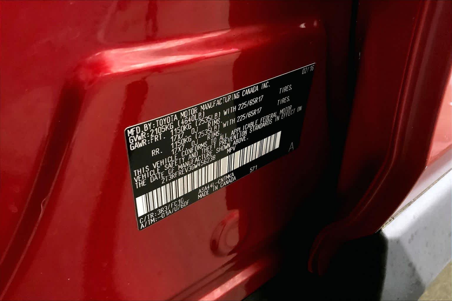 Used 2016 Barcelona Red Metallic Toyota XLE image 37