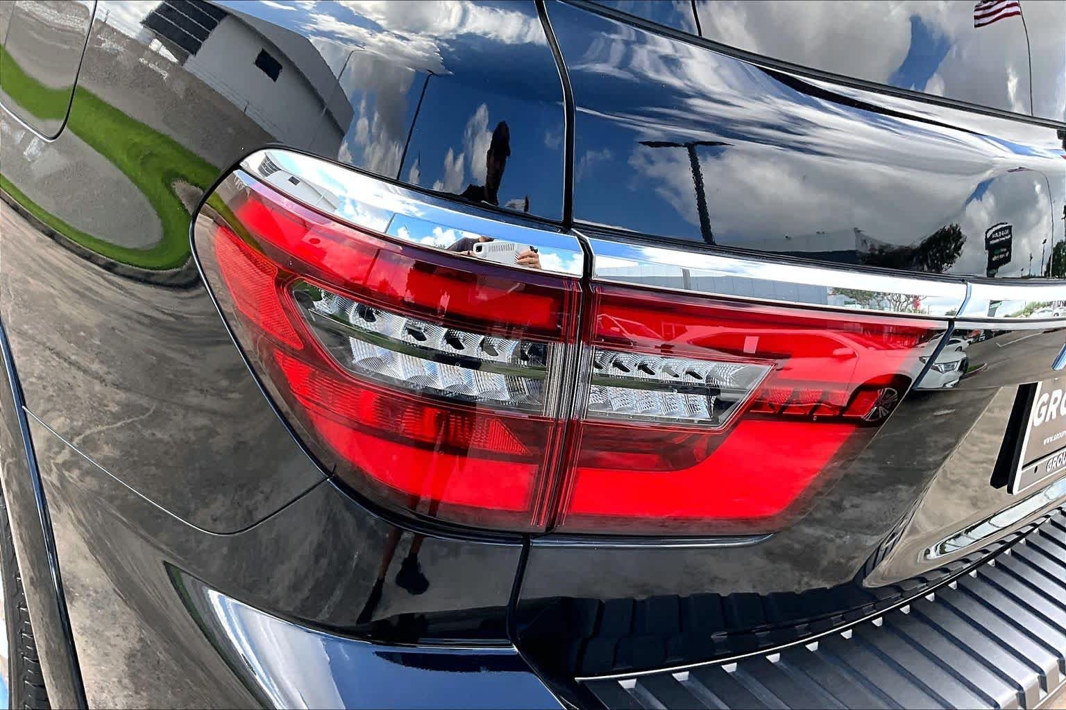 Used 2023 Super Black Nissan Platinum image 27