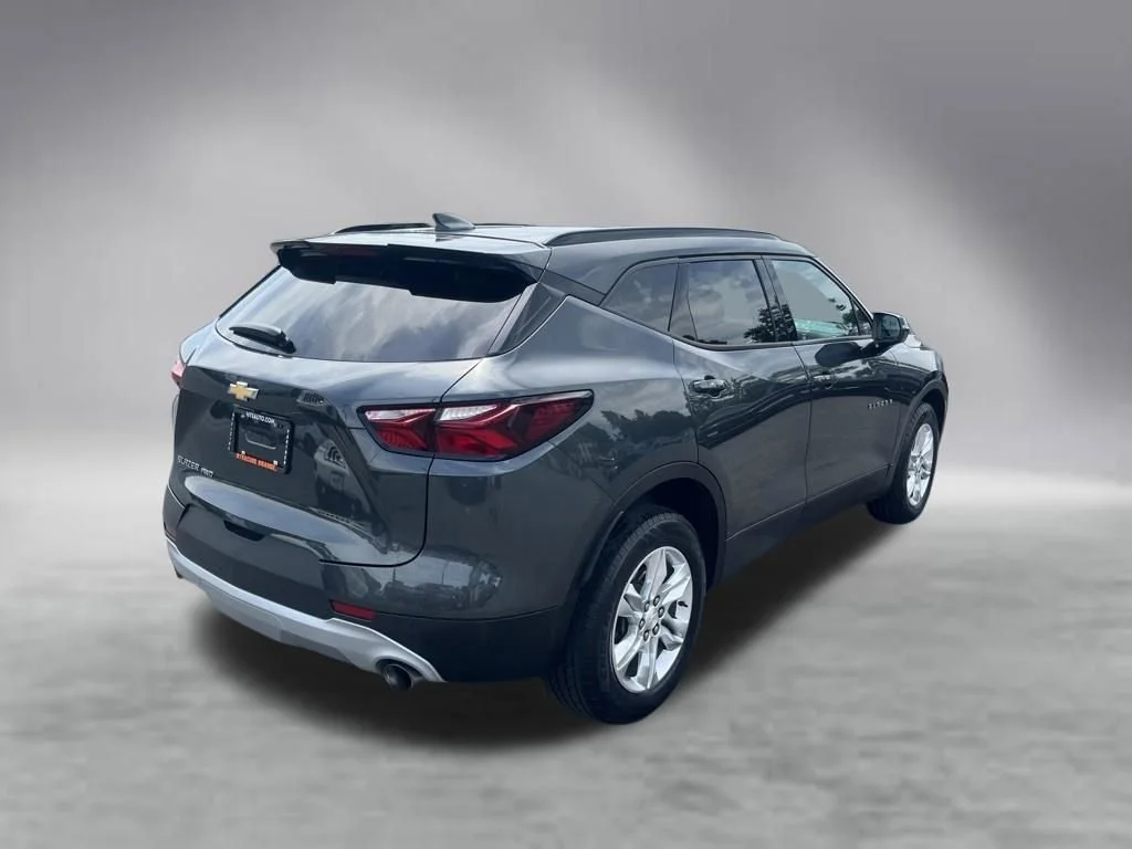 Used 2019 NIGHTFALL GRAY METALLIC Chevrolet 4DR AWD LT image 8