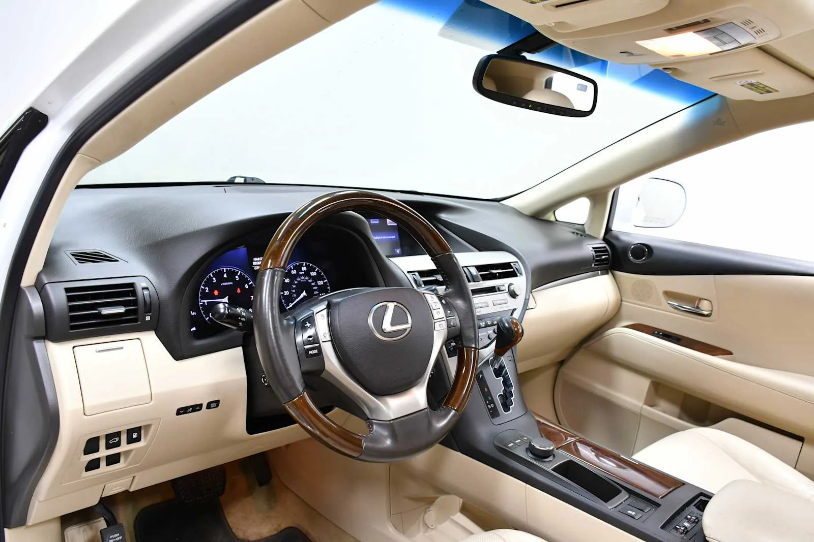 Used 2013 Starfire Pearl Lexus  image 15
