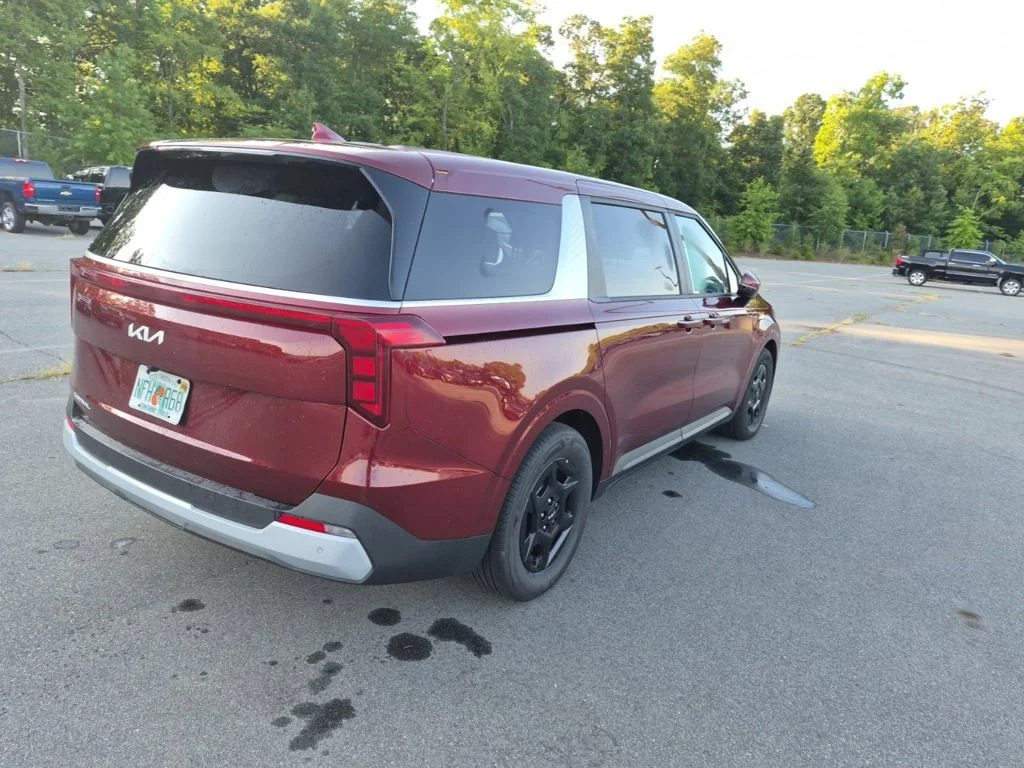 Used 2026 Red Kia LXS image 4