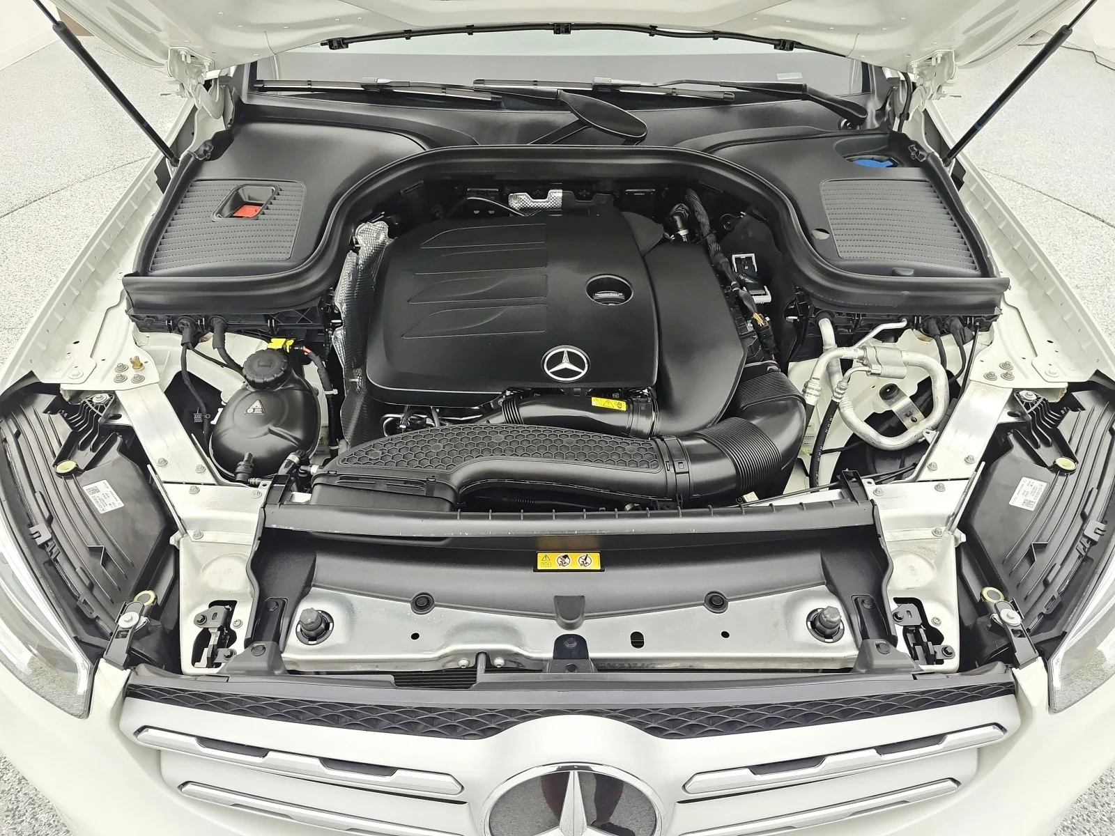 Certified Used 2022 Polar White Mercedes-Benz GLC 300 SUV image 17