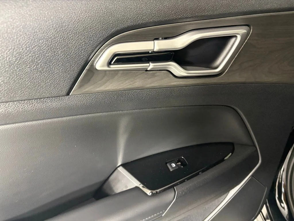 Used 2025 Black Kia X-Line image 38