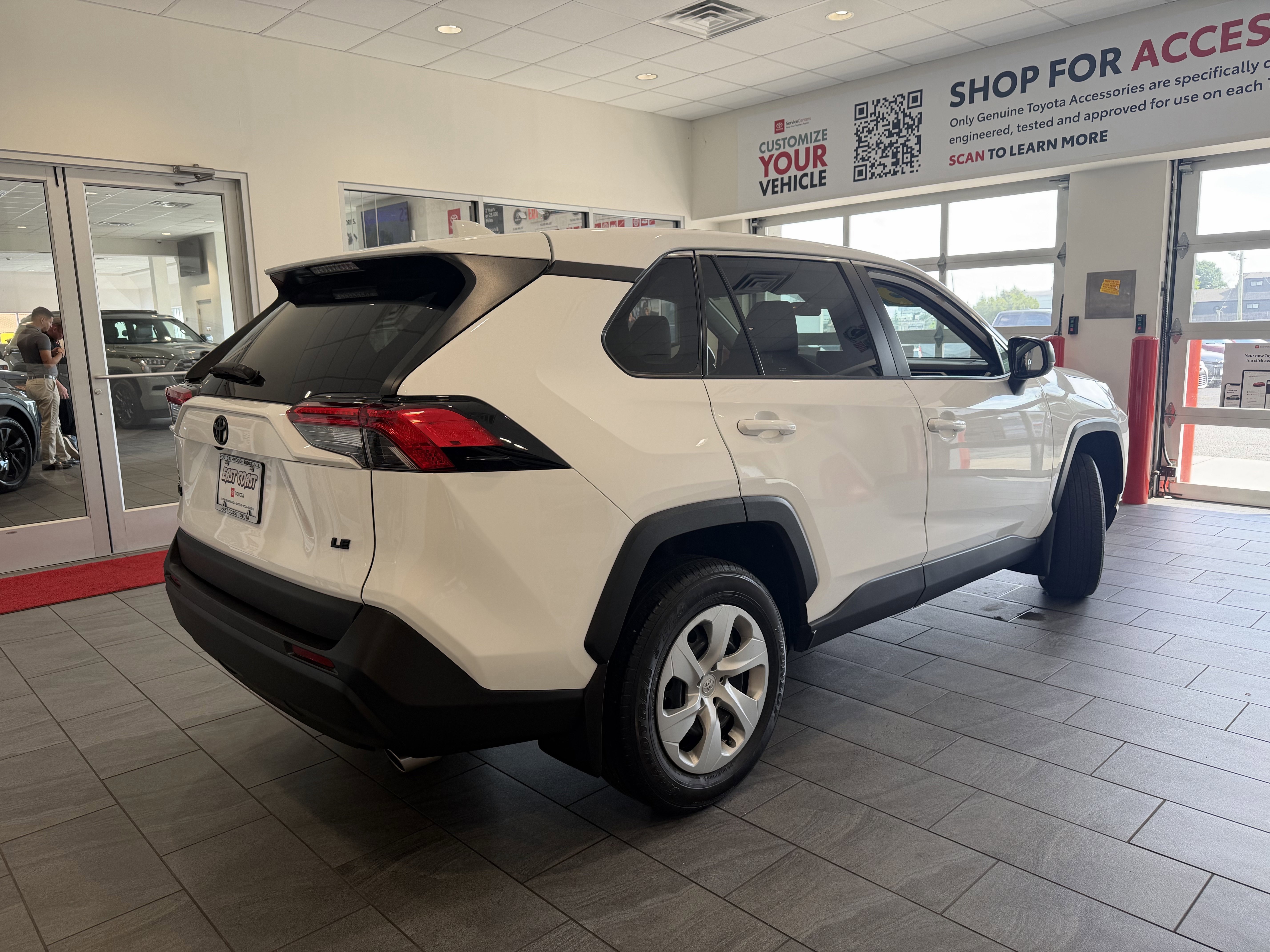 Used 2023 ICE CAP Toyota LE image 6