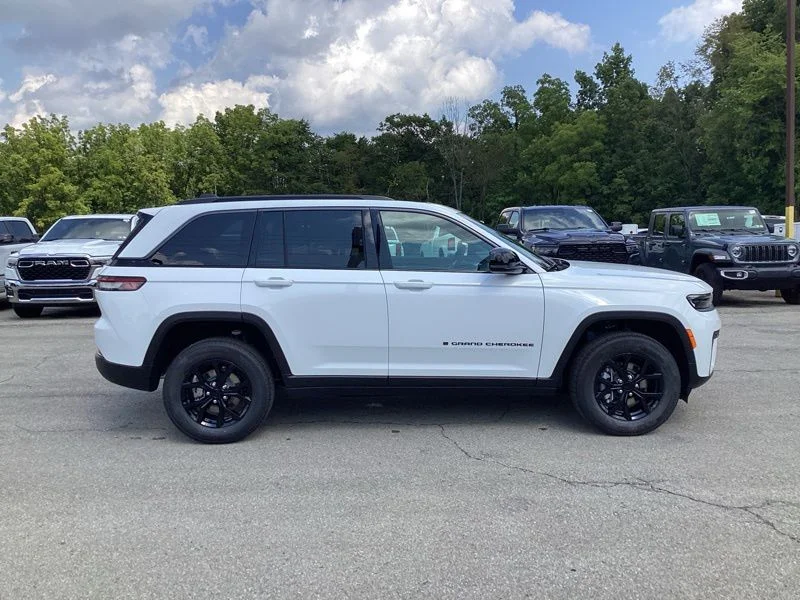 New 2026 Bright White Clearcoat Jeep Laredo Altitude image 8