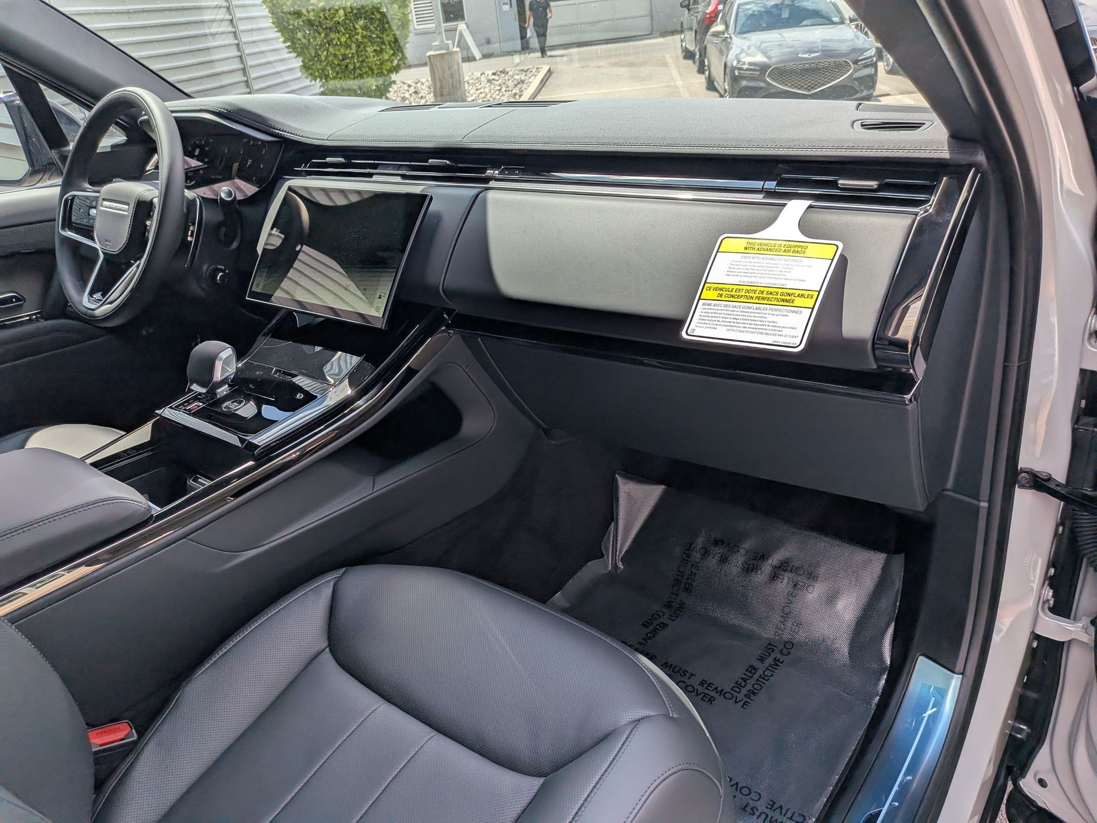 New 2026 Borasco Grey Land Rover P360 SE image 30