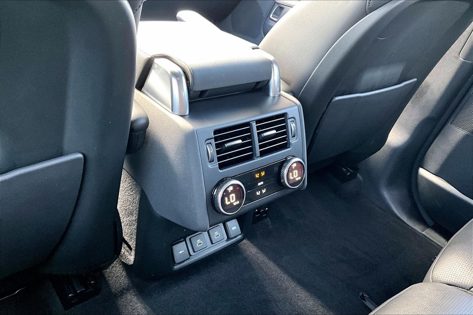 Used 2021 White Land Rover S image 31