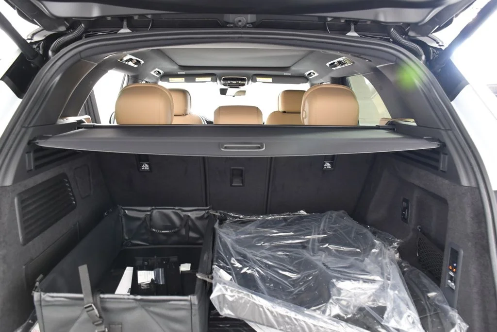 New 2026 Fuji White Land Rover SE image 23