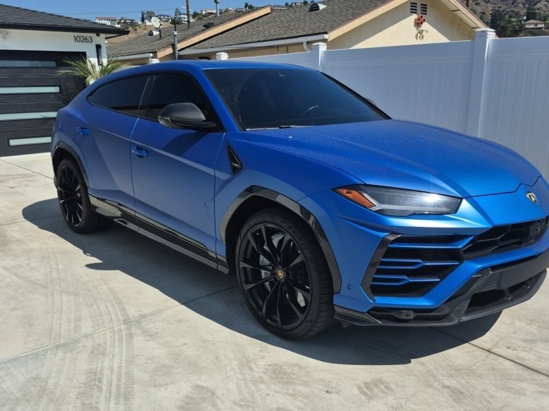 2021 Lamborghini Urus photo 3