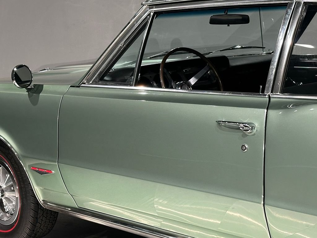 Used 1964 Green Pontiac  image 16