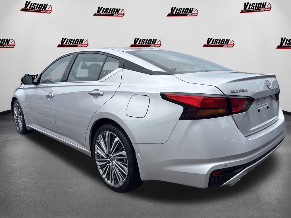 Used 2025 Silver Nissan 2.5 SL image 8