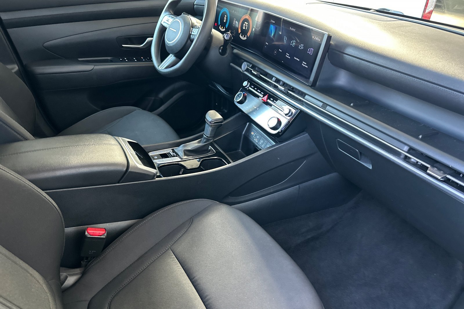 Used 2025 Black Hyundai SEL image 17