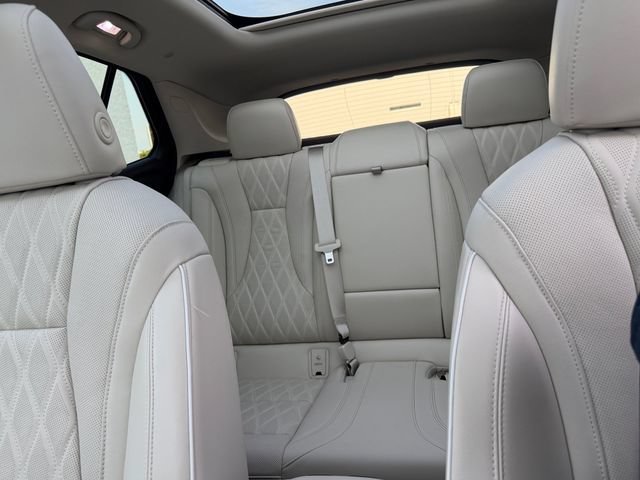 Used 2023 WHITE FROST TRICOAT Buick Avenir image 33