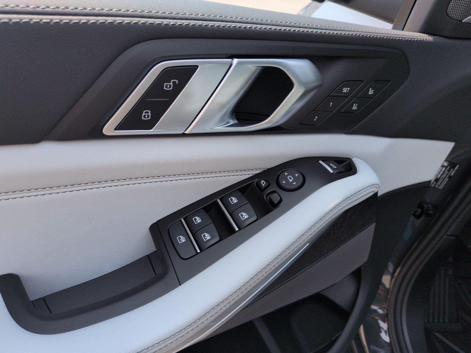 New 2026 Dravit Grey Metallic BMW xDrive40i image 16