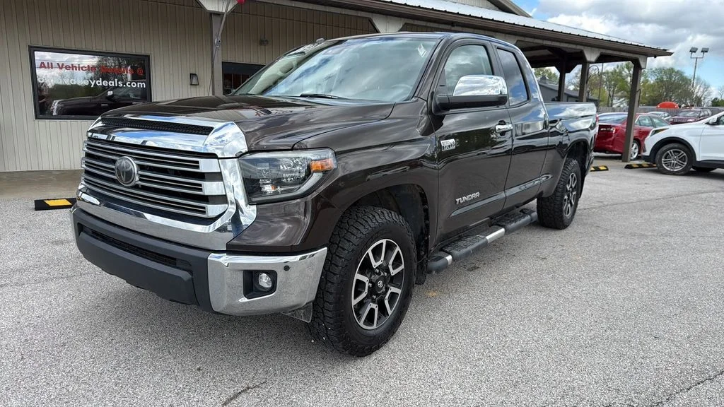 Used 2019  Toyota Limited image 3